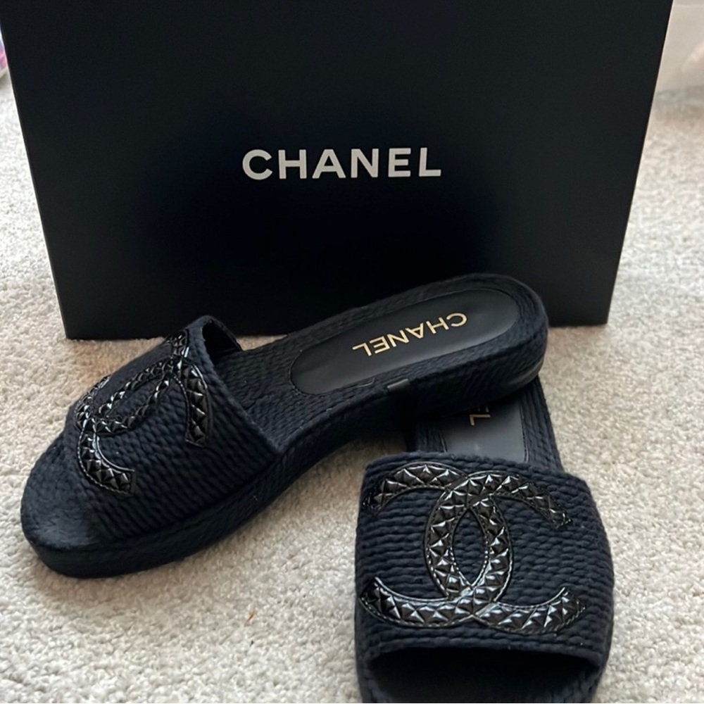 Authentic CHANEL Black Textured Slide Sandals - Picture 2 of 6